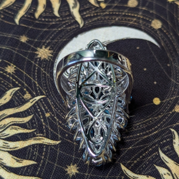 Sterling Silver Blue Topaz Ring - Picture 5 of 9